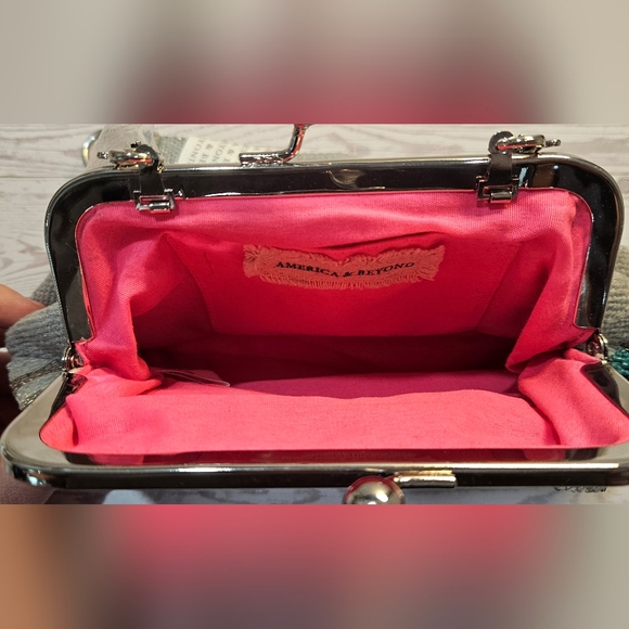 Beaded Floral & Butterfly Shoulder Bag - Picture 3 of 6